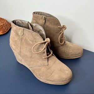 Merona Tan Brown Faux Suede Lace-Up Wedge High Heel Ankle Boot Size 8